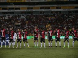 En la ceremonia anterior al partido, todos los atlista vistieron la camisa con el núemro 4. EL INFORMADOR / F. Atilano