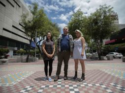 De izquierda a derecha: Cynthia Cabello-actriz, Oscar David actor y director, Nath Graniel- actriz. ESPECIAL /