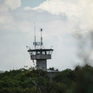 Sentencian a 13 años de cárcel a mujer que portaba armas y droga