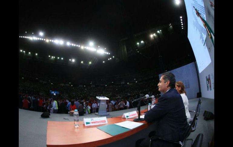 ''La revolución de hoy es orgullo de nuestro pasado y pasión por el futuro'', es el mensaje de arranque. TWITTER / @EnriqueOchoaR