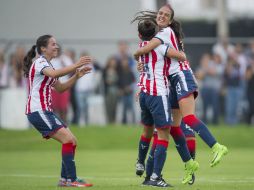Las jugadoras celebran la formidable anotación al minuto 72 por parte de María Andrea Sánchez. MEXSPORT / C. De Marchena