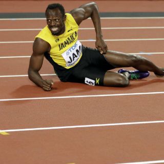 Usain Bolt sufre calambre en isquiotibial izquierdo