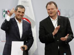 El lider nacional del PRI, Enrique Ochoa Reza y el senador Ernesto Gándara Camou durante la XII Asamblea Nacional del PRI. NTX / J. Pazos