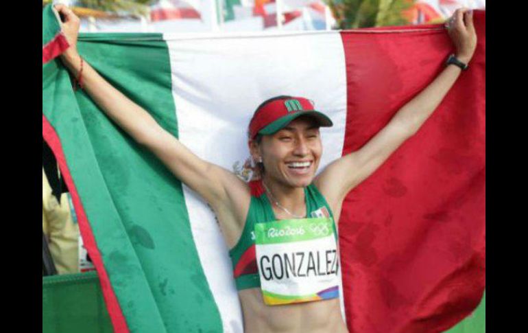 González se convierte en la primera mexicana con medalla en marcha. TWITTER / @COM_Mexico