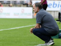 Luego de la roja al titular, un delantero y un defensa defendieron la portería del Lille. AFP / P. Hetrtzog
