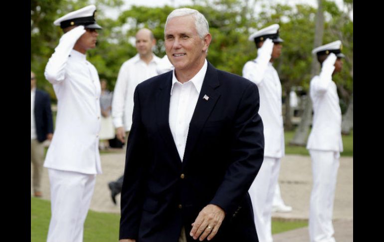 Pence censuró el hecho que los medios de comunicación critican más al presidente que a los que perpetraron esa violencia. EFE / R. Maldonado