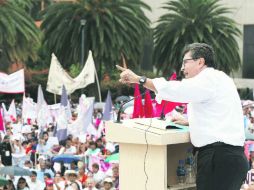 El político zacatecano pidió la ayuda de todos los capitalinos en el evento al que asistieron más de  mil personas. SUN /