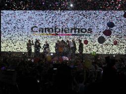 Vista general de la celebración del frente Cambiemos tras conocer los primeros resultados de las elecciones primarias. EFE / A. Ortiz