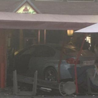 Carro embiste a varias personas en París; una niña muere