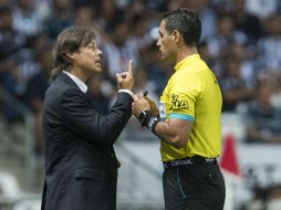 Almeyda fue expulsado por hacer constantes reclamaciones al árbitro durante el partido ante Monterrey. MEXSPORT / ARCHIVO