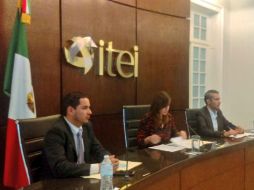 Cynthia Cantero, Pedro Rosas y Salvador Romero, durante el anucio de la aprobación del presupuesto para el año 2018. TWITTER / @ITEIJal