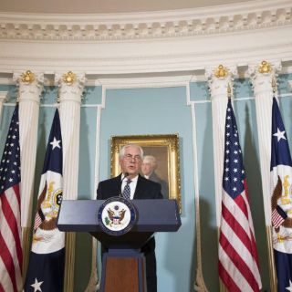 EU sigue abierto al diálogo con Corea del Norte: Tillerson