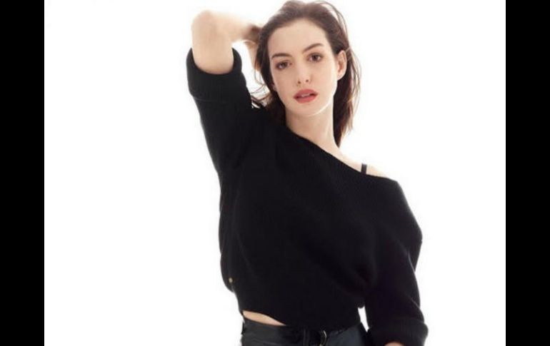 En una de las fotos, Hathaway aparece junto a su esposo Adam Shulman. INSTAGRAM / annehathaway