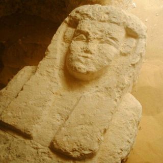 Arqueólogos descubren tres tumbas milenarias en Egipto