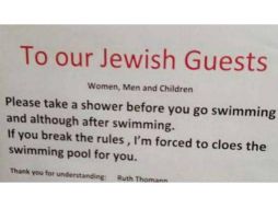 Las autoridades aseguran que el hotel se había disculpado por el incidente y retirado el cartel. TWITTER /