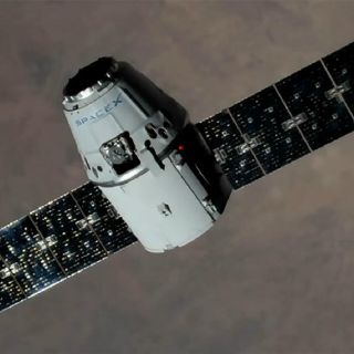 Cápsula 'Dragon' llega a la Estación Espacial Internacional