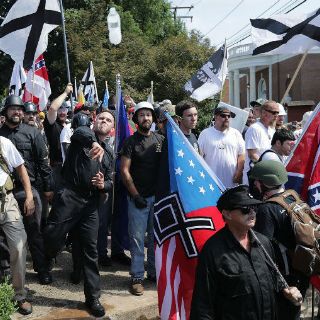 Periodista afrodescendiente confronta a un líder del Ku Klux Klan