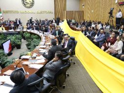 El INE se dijo listo para defender las reglas con el fin de dar equidad en la competencia política. SUN / ARCHIVO