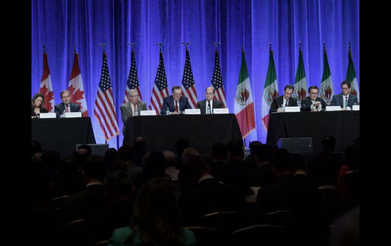 Las negociaciones para modificar el TLCAN comenzaron la mañana de este miércoles. EFE / L. Nolly