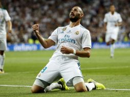 Benzema celebra el segundo tanto de la noche. EFE / C. Moya