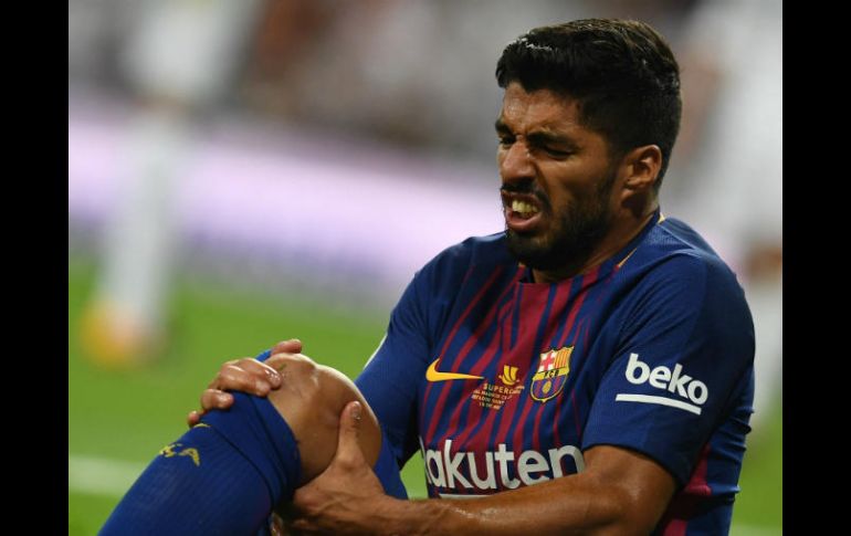 Suárez recibió un golpe en la rodilla cerca del final del partido de vuelta de la Supercopa de España contra el Real Madrid. AFP / G. Bouys
