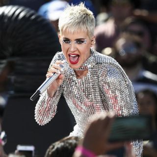 Katy Perry posterga inicio de gira por retraso de producción