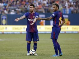 Al de dejar el Barcelona Neymar (D) declaró su amor por la Ciudad Condal. EFE / ARCHIVO