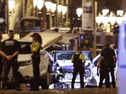 Una furgoneta de color blanco recorrió cerca de 530 metros sembrando miedo, caos y confusión mientras atropellaba a personas. AP / M. Fernández