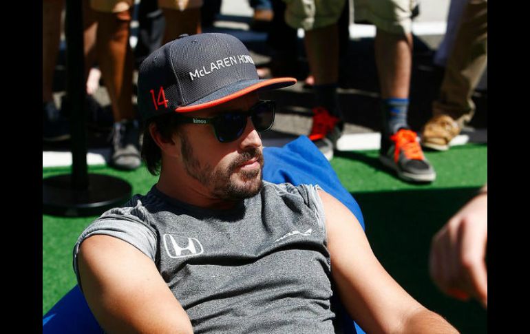 El piloto de McLaren insistió en que quiere ganar ''la triple corona'' y que intentará todas las opciones para conseguirlo. TWITTER / @McLarenF1