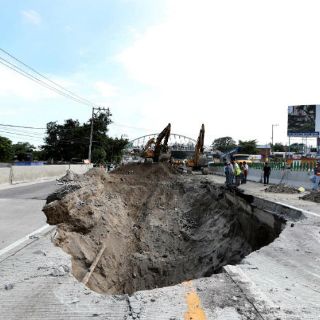 Ruiz Esparza construye 'cortina de humo' en socavón: Graco