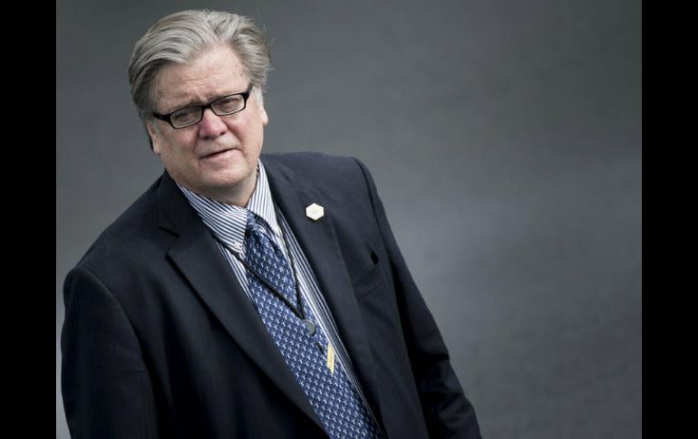La partida de Bannon ocurre luego de que éste contradijera la postura militar de Trump frente a Corea del Norte. AFP / ARCHIVO