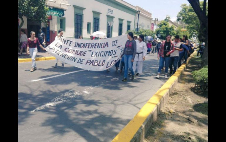 Al no recibir respuesta, los atletas se han manifestado dos días seguidos frente al Palacio municipal. EL INFORMADOR / I. Martínez