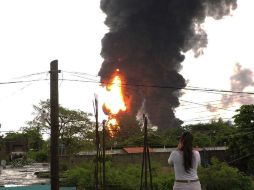 Elementos de Protección Civil y Pemex, localizaron dos vehículos calcinados en la zona. EFE / ARCHIVO