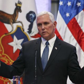 Pence mantiene firmeza en defensa de Trump