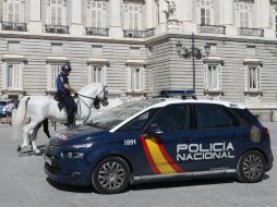 El refuerzo de los controles fronterizos forma parte de los dispositivos de seguridad que se llevan a cabo desde los ataques. EFE / J. Guillén