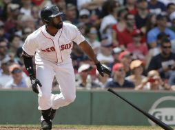El guardabosques Jackie Bradley pegó triple y sencillo y remolcó dos carreras. AP / S. Senne