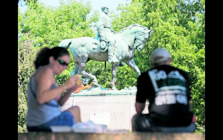 La intención de derribar una estatua de un confederado originó el caos en Charlottesville. AP /