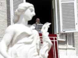 Desde la Plaza de San Pedro, el Pontífice pide rezar por los difuntos, los heridos y sus familiares. AP / ARCHIVO