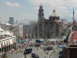 En la segunda jornada de grabación, los extras simularon una evacuación ciudadana con una aeronave. EFE / M. Guzmán