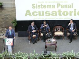 César Camacho, senador priista por Querétaro, habla en el debate 'Hacia la consolidación del Sistema Penal Acusatorio'. ESPECIAL / Senado de la República