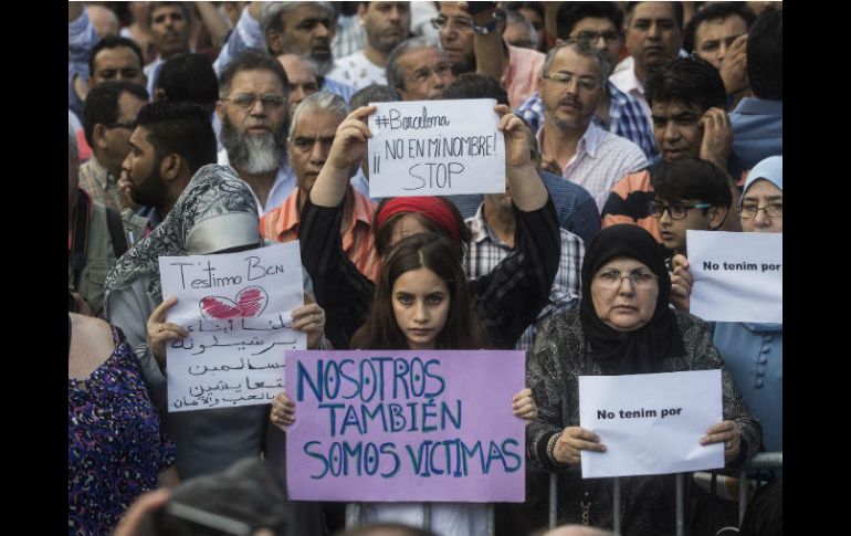 Musulmanes se manifiestan contra el terrorismo en la capital catalana. AP / S. Palacios