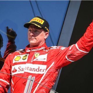 Kimi Raikkonen renueva con Ferrari