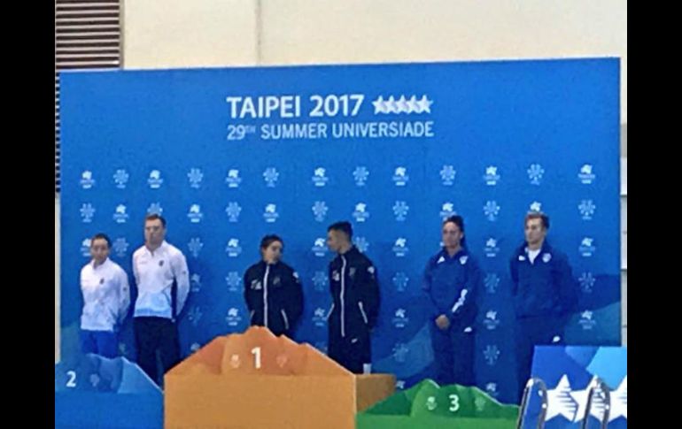 Los clavadistas Adán Emidio Zúñiga y Arantxa Chávez (C) se impusieron a Ucrania, que fue plata, e Italia, que se hizo con el bronce. TWITTER / @ACC_Castillo