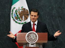 El Mandatario reconoce ''a quienes integran los cuerpos de bomberos del país por su valor y servicio diario a la comunidad''. SUN / ARCHIVO