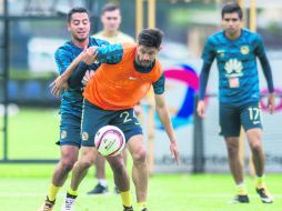 Entrenamiento. Luis Amador y Oribe Peralta, del América, se preparan para enfrentar a los Tigres. MEXSPORT /
