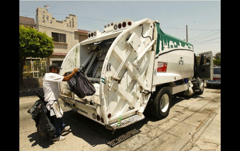 Cada camión recoge 6.4 toneladas de basura al día. EL INFORMADOR / ARCHIVO