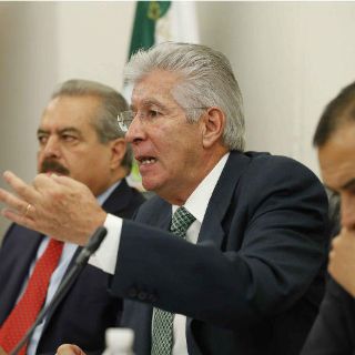 Ruiz Esparza dice que 'no abandonará el barco'