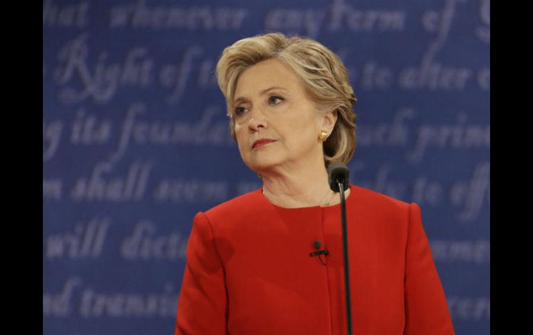 Clinton admite haber decepcionado a millones de estadounidenses y escribe: ‘’fracasé y deberé vivir con eso toda mi vida’’. AP / ARCHIVO