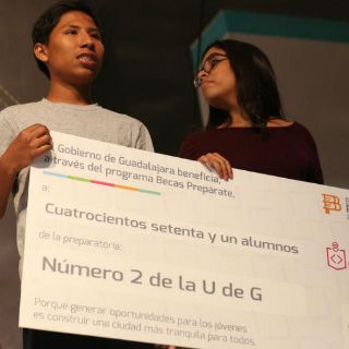 Falso, que se condicionan becas por ratificación: Guadalajara