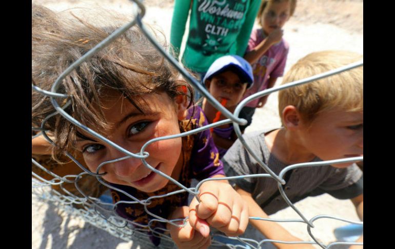 Los niños son el sector más vulnerable en este conflicto, pues son usados también como escudos humanos por los yihadistas. AFP / D. Souleiman